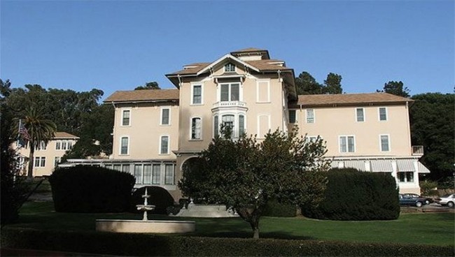 9. Ralston Holl (Belmont, Kaliforniya)