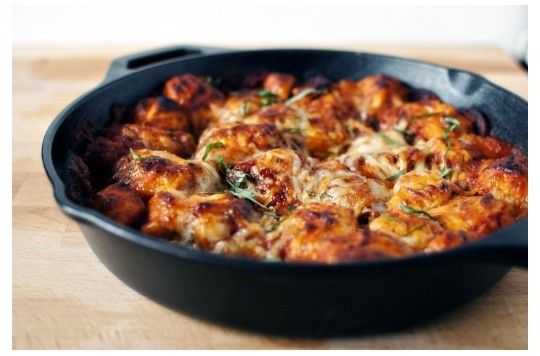 Tovada pishadigan tez tayyor bo'ladigan pissa