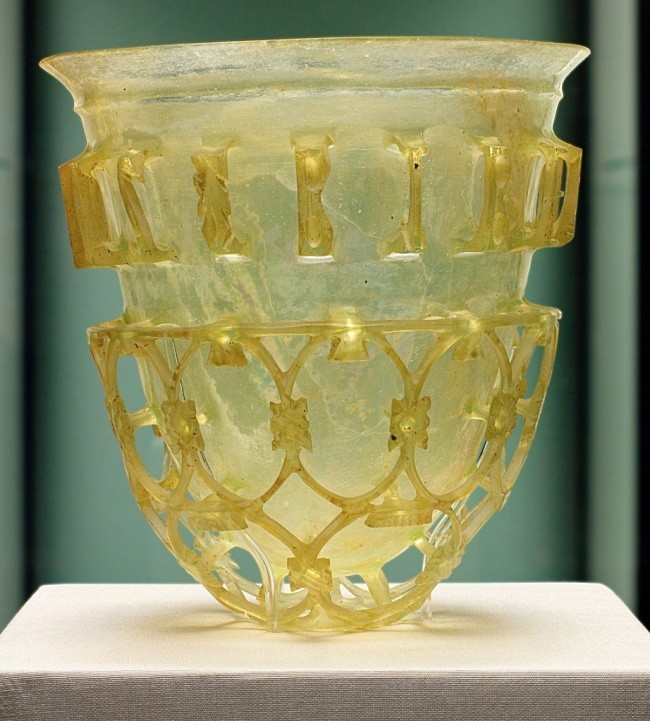 Egiluvchan shisha, er. 14-37 yillari