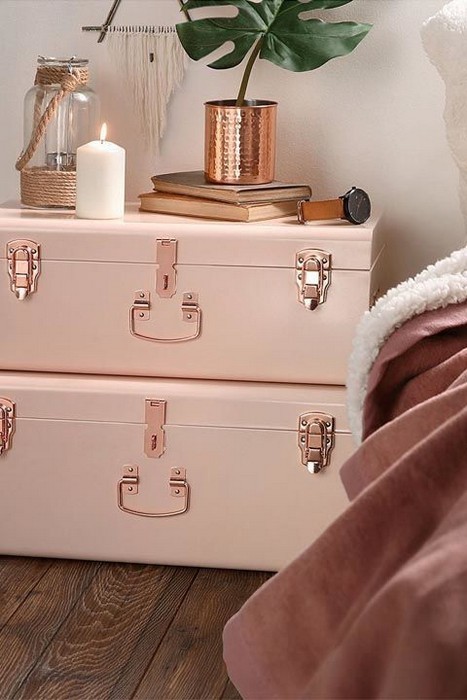 2. Eski chemodanlarni krovat oldi stoli sifatida ishlating