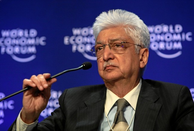WiproLtd.ning raisi Azim Premji avval iste’molda bo’lgan avtomobillarda harakatlanadi va har doim o’z xizmatchilariga idoradagi chiroqlarni o’chirib yurishlarni aytadi.