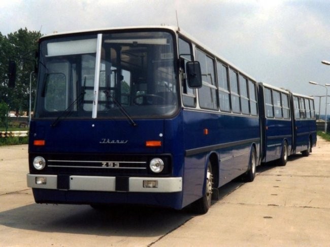 5. Van Hool AGG 300 - uzunligi 24,8 metr