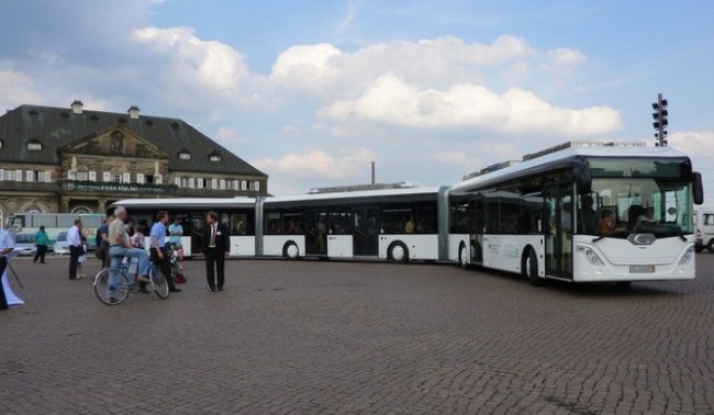 Goeppel AutoTram Extra Grand avtobusining xushtabiyat dizayni.