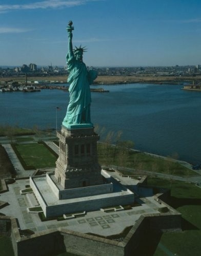 6. Ozodlik haykali, Ozodlik oroli, Nyu-York, AQSH.