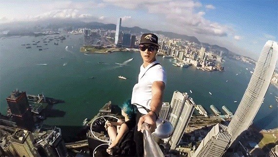 Gonkongdagi osmono‘par binoda selfi