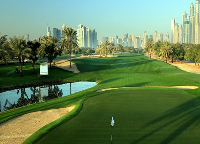 1. Dubaydagi yuzlab golf maydonlarining biri. "Kamtarona" maydon ko‘rinishi.