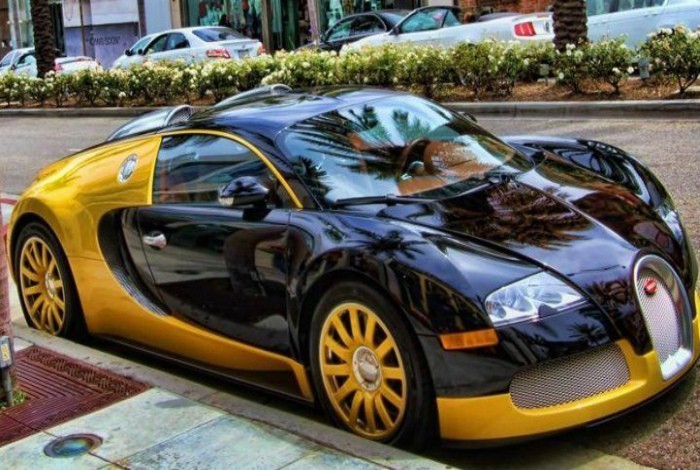 17. «Xmmmm, yap-yangi Bugatti... Siz taksiga qo‘ng‘iroq qilsangiz qanday mashina yetib keladi?»