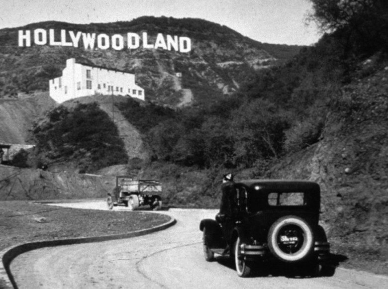 Los-Anjelesdagi Hollywoodland yozuvi, 1925 yil.
