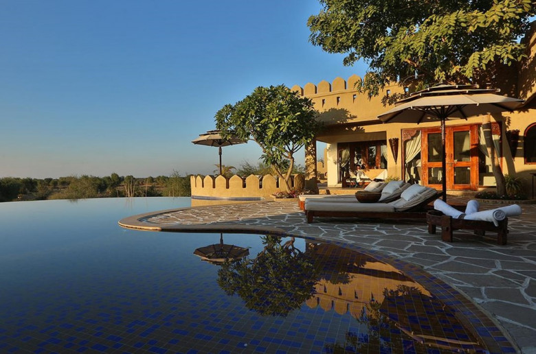 4.”Mihir Garh” mehmonxonasi