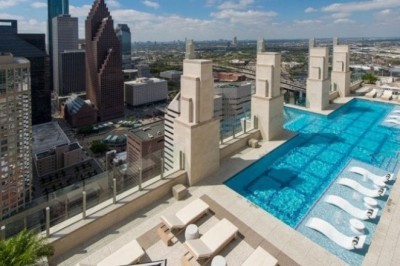 150 metr balandlikdan faqat suv va oyna ajratib turganda