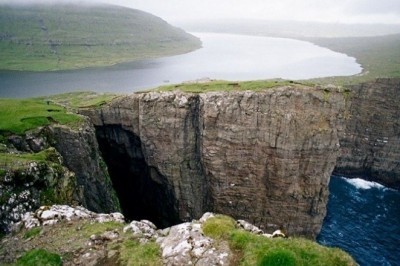 Dengiz ustidagi ko'l – shimoliy tabiatning hazili