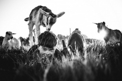 To'rt nafar farzandli ona, turli hil gajet va televizorlarsiz hayot qanday bo'lishini ko'rsatdi 
