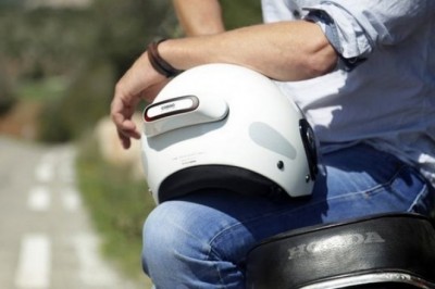 Aqlli motoshlem, u tormozlanish haqida habar beradi va avariya bo’lsa habar jo'natadi