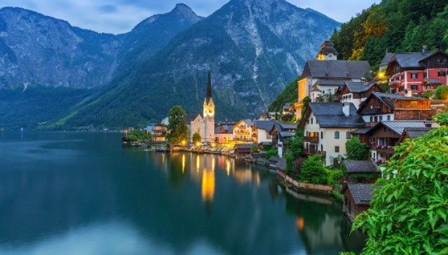 Odamlar gavjum va changli shaharlardan charchaganlar uchun: dunyoning 17 ta mo'jizaviy qishloqlari