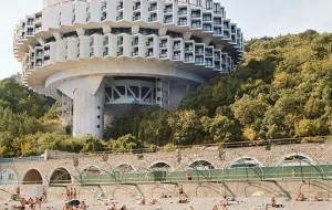 Fantaziya illustratsiyasiga o'xshash so'ngi SSSRning futuristik binolari