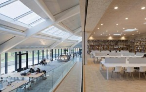 Yiliga 100 000 evro to'livili dunyodagi eng qimmat maktab o'quvchilari qanday yashashi bilan tanishing