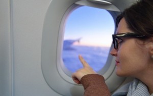 Qiziqarli dunyo: Uchish va qo’nish paytida illyuminator pardachalarini ko’tarish kerakligining oddiy sababi