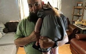 Qiziqarli ma’lumot: Ushbu odam bedavo dardga chalingan qarovsiz bolalarni oxirgi nafaslari chiqquncha parvarish qiladi