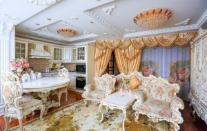 Qiziqarli fotolar: Entuziastlar shossesidagi mikrosaroy: moskvalik ayol bir xonalik uyini barokko uslubida bezadi