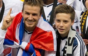 Qiziqarli dunyo: Mashhur yulduzlar va ularga bir tomchi suvdek o'xshash farzandlari