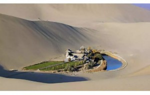 Qiziqarli sayohat: Yarimoy ko'li - Xitoyning cho'ldagi oazis 