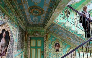 Kievlik erkak o’z podyezdini haqiqiy qasrga aylantirib yubordi