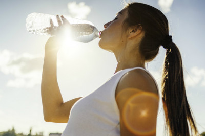 Nima uchun kun davomida suv ichishni unutib qoʻyamiz?