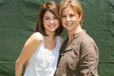 Mashxurlarning onalari bilan suratlari