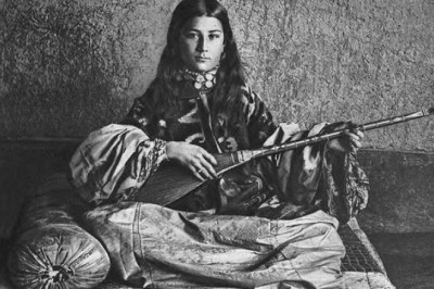 Zamonaviy moda olamiga soya solishi mumkin bo‘lgan XІX asr liboslari