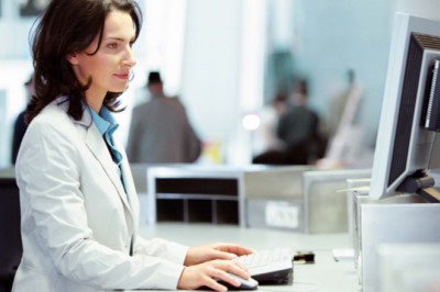 Agar siz doimo kompyuterda ishlasangiz, ko'zning charchog’ini qanday kamaytirish mumkin