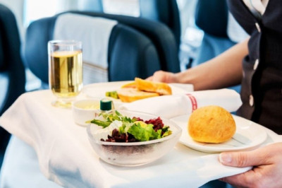 Parvoz davomida eng yaxshi taom taqdim qiladigan aviakompaniyalar TOP 10 ligi. “O’zbekiston Havo Yo’llari” birinchi o’rinda