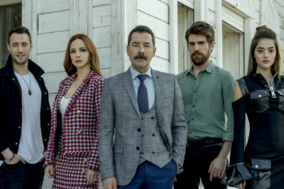 “Zolim Istanbul”: Saratonni yenggan Saxar, depressiyadagi Jeren va oshiqlari son-sanoqsiz Jenk