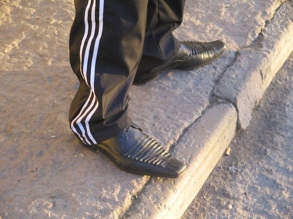 Adidas kostyumida qayerga borsa bo'ladi?