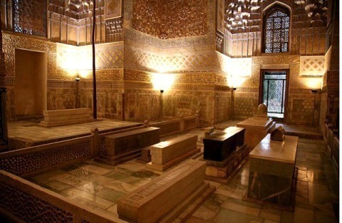 Go’r Emir zalida Temur va Temuridlar sarkofaglari. Shunday fikr borki, ular bo’sh, jasadni o’zi esa yerto’lada joylashgan, va u erga hechkimni qo’ymaydi.