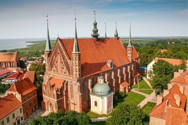 Frombork—haqiqiy go'zallik, lekin shu go'zallikni ko'rish uchun Polshaning sharqiy tomonlarigachan borishga to'g'ri keladi axir bu deyarli Rossiya chagarasi oldigacha!?