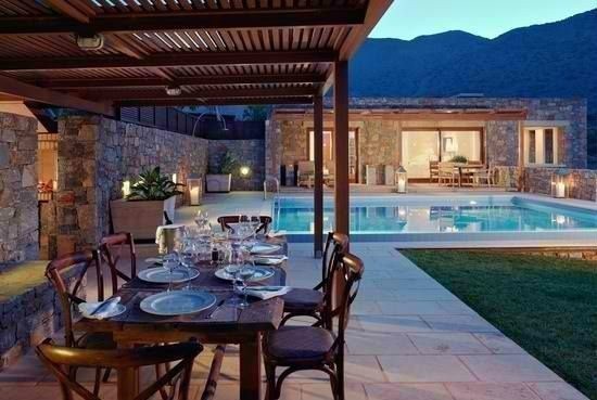 Krit oroli, Lasiti, Gretsiya, 《Blyu Eksklyuziv》villasi. Bir kechaning narxi €4,130 dan €7,600 gacha.