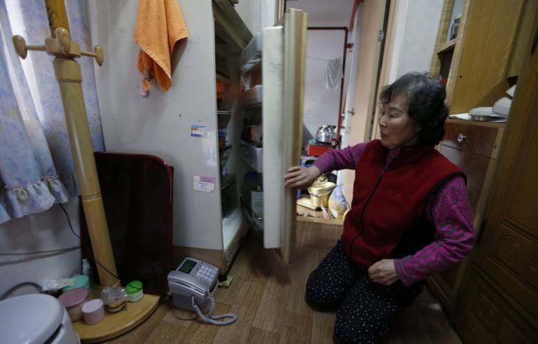 73 yoshlik Kong Gyuksun yashash joyi atigi 1.9 kvadrat metr bo'lgan uyda yashaydi