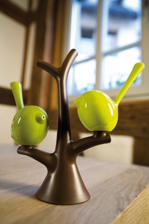 Sayraydigan plastmass qushchalar