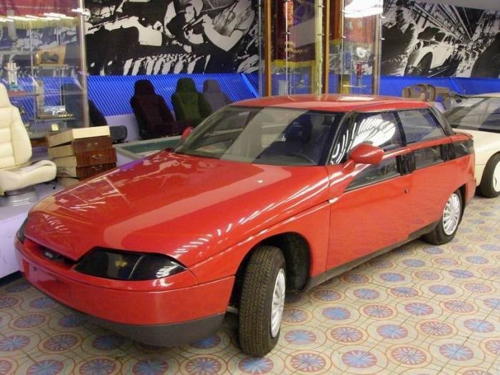 Bundan yorqinlik bo’yicha qolishmaydigan model “Moskvich-2143” Yauza ham.