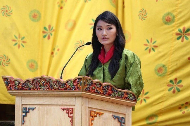 Yana bir qiziqarli ma'lumotni aytib o'tmoqchimiz, Jetsup Pemaning shaxsiy Instagrami bor. Qirolichaning akkauntini uning hizmatkorlari olib borishadi