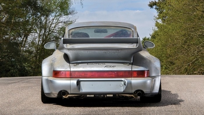 Porsche 911 RSR: orqadan ko’rinishi.