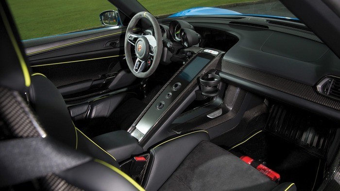 Porsche 918 Spyder Weissach bagajnigi.