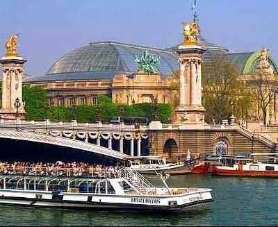 10. Sena bo'ylab qayiq sayri. 