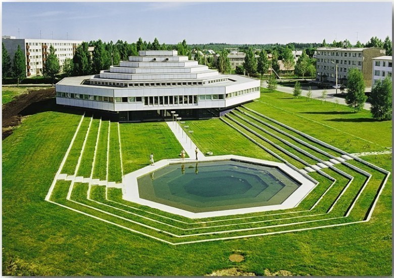 Estoniya, Rapla, administrativ binosi