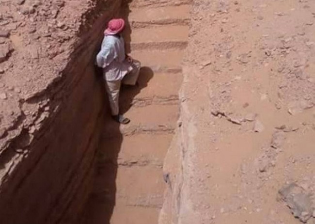 7. Zinapoyali qabrlar