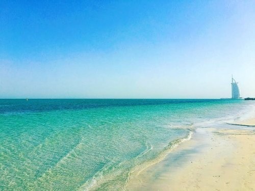 2. "Qora qasr" plyaji (Black Palace Beach)