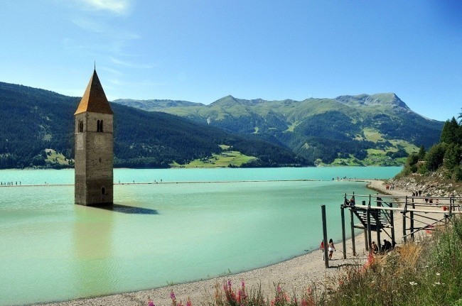 15. Reziya ko’lidagi minora, Italiya