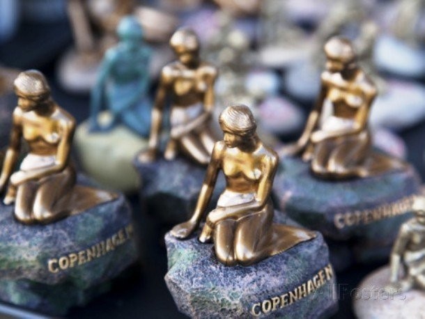 1. Suv parisi haykalchasi, Daniya