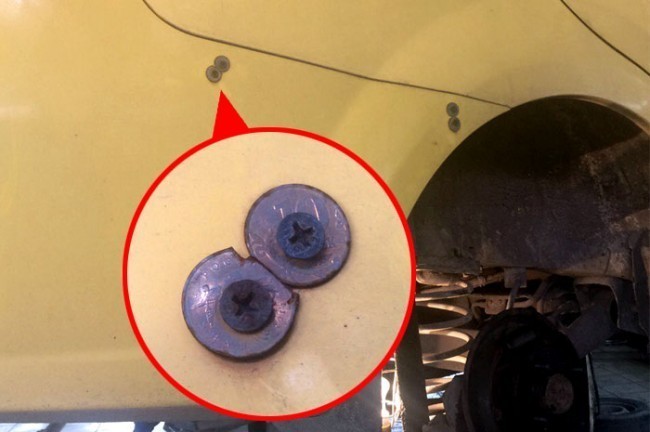 “Ustalar” moshinaga to’g’ri ma’noda pul qo’yishgan.