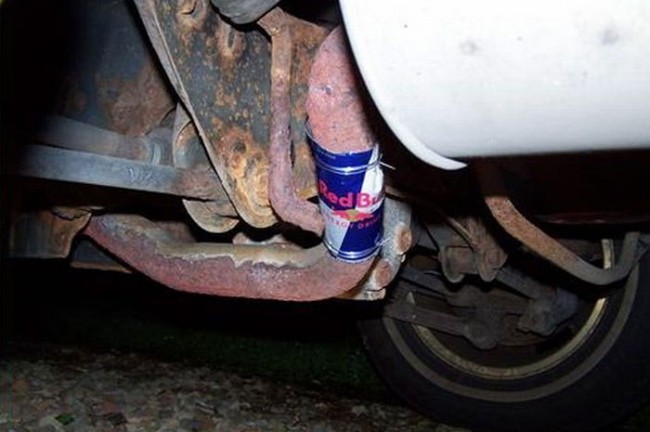 Red Bull ruxlantiradi: shunday qanotlarda yo’l chetidagi ariqga uchib ketmasang bo’lgani… 